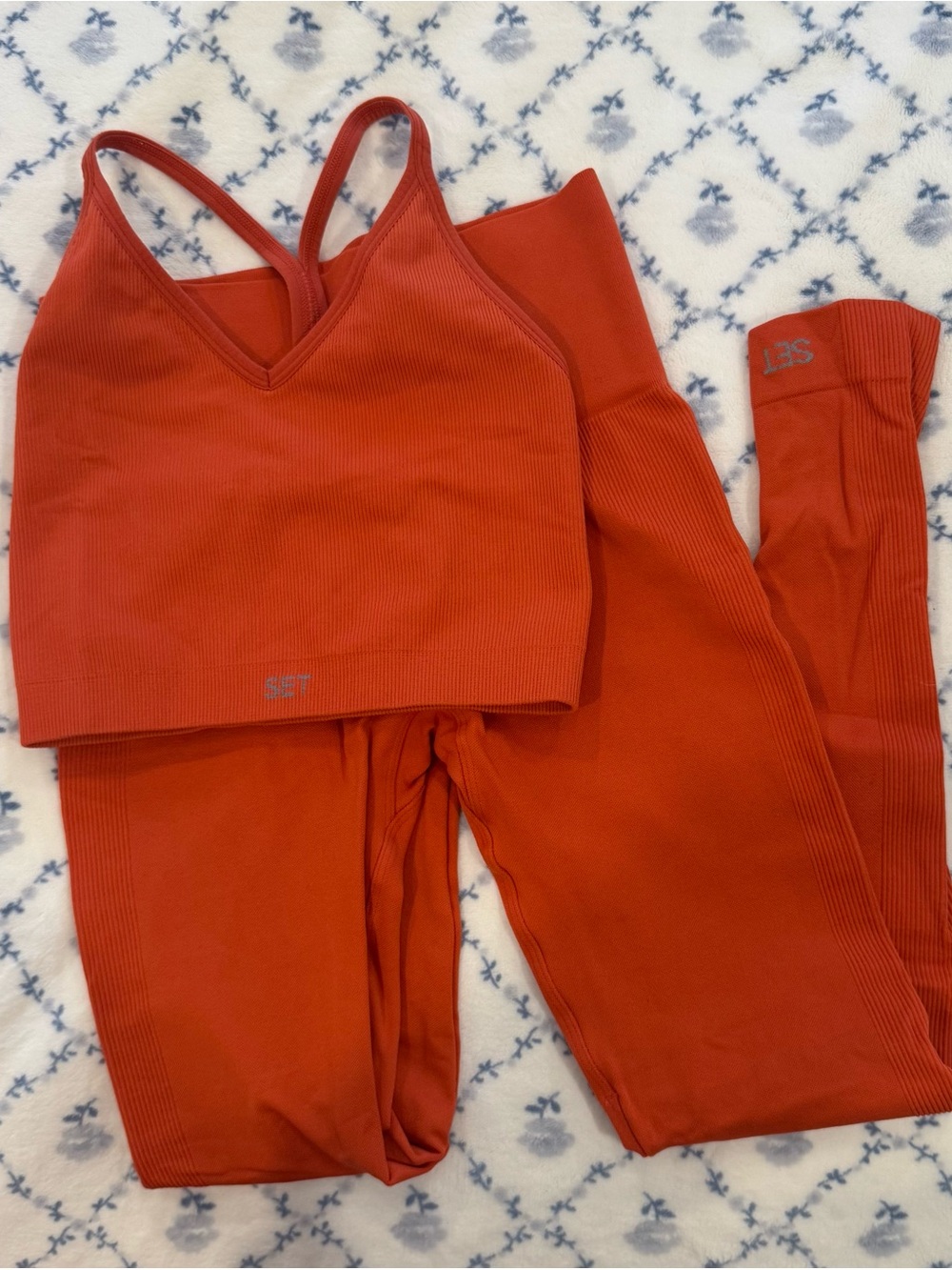SET Ribbed V-Neck Sports Bra & Leggings in Orange